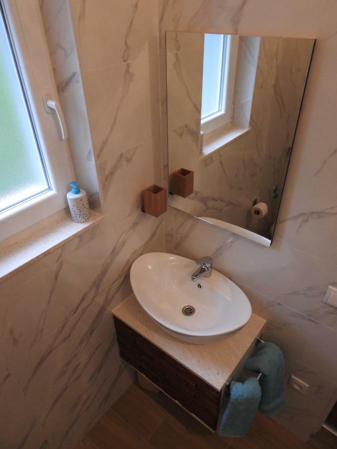 Sunrise Vid Apartment Дуги Рат Екстериор снимка